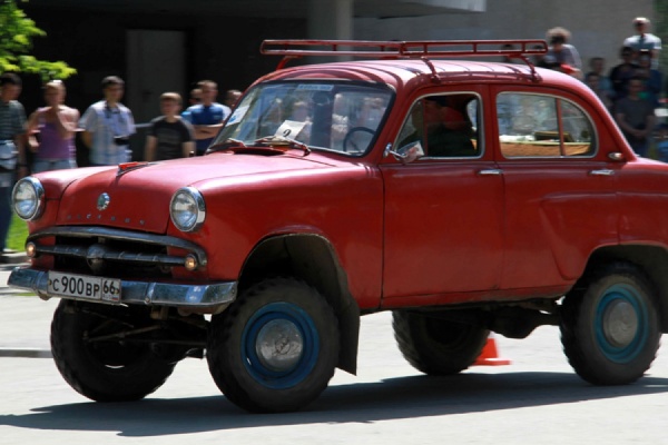 В День России в Екатеринбурге покажут старинные автомобили и мотоциклы - Фото 1
