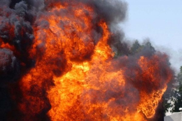 На нефтебазе в Тамбове взорвалась цистерна - Фото 1