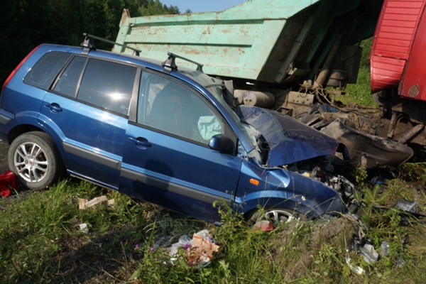 Три человека получили тяжелые травмы в ДТП на автодороге Екатеринбург—Нижний Тагил—Серов - Фото 1