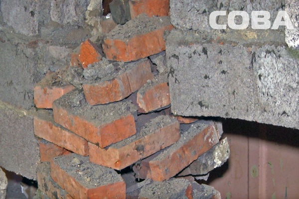 На Эльмаше рухнула стена двухэтажного дома - Фото 1