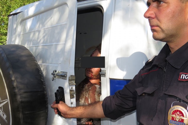 В Серове два полицейских получили ножевые ранения при задержании взломщика - Фото 1