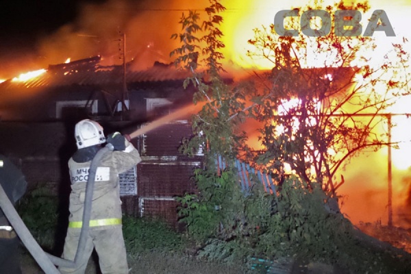 В переулке Автогенном сгорел дом на двух хозяев - Фото 1
