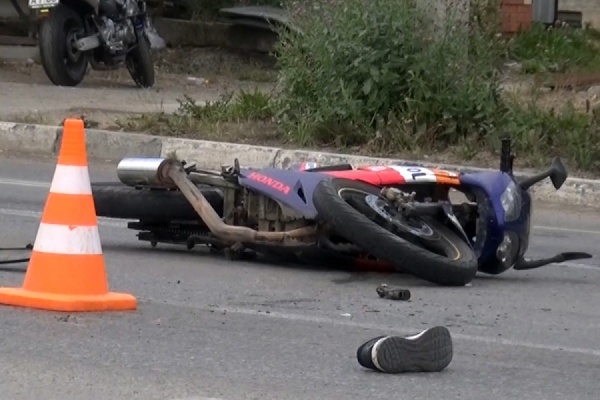 В Верхней Пышме 19-летний мотоциклист стал жертвой ДТП - Фото 1