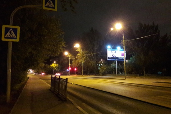 В Екатеринбурге неизвестный водитель сбил двух пешеходов и скрылся - Фото 1