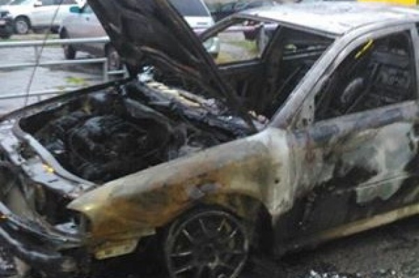 Ночью на Уралмаше сгорели две машины активистки по борьбе с УК