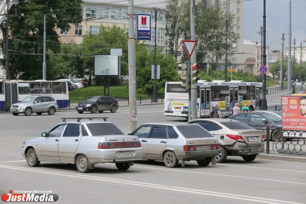 Свердловская область вошла в десятку по количеству проданных автомобилей в РФ - Фото 1