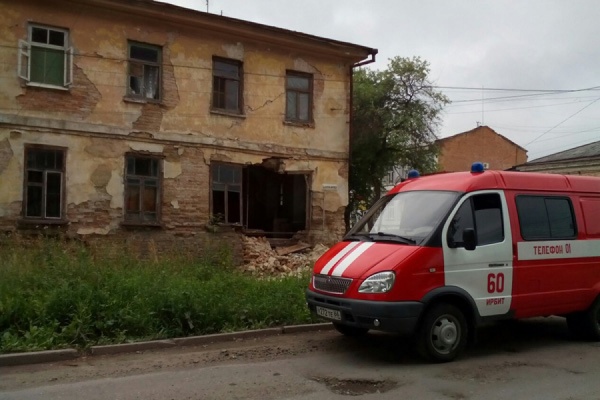 Прокурор области потребовал переселить жильцов из разваливающегося дома в Ирбите - Фото 1