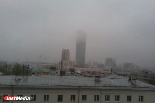 Туман, опустившийся на Екатеринбург, не повлиял на работу аэропорта «Кольцово» - Фото 1