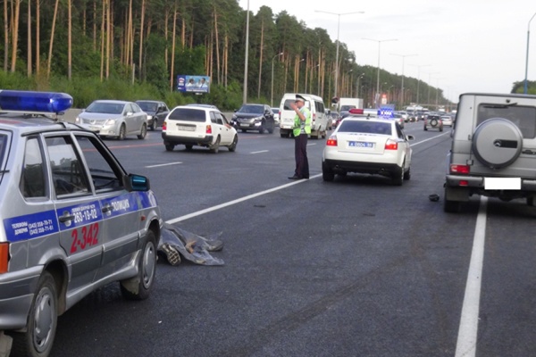 Против водителя Mercedes, который насмерть сбил пешехода на Кольцовском тракте, могут возбудить уголовное дело - Фото 1