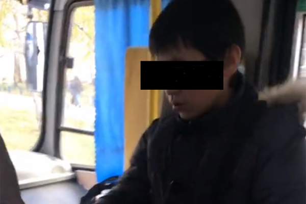 «Пассажиры улыбались». Кондуктором автобуса в Екатеринбурге стал ребенок - Фото 1