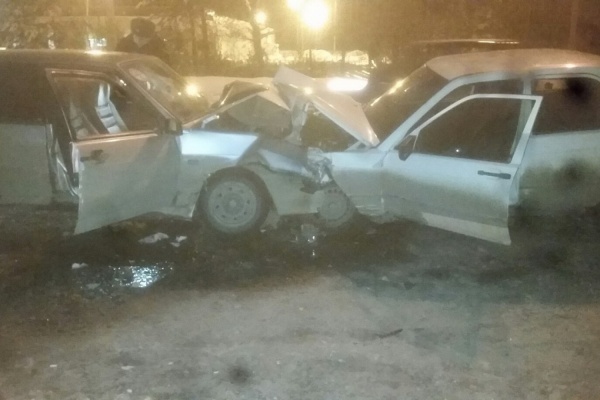В массовом ДТП на трассе под Березовским пострадали два человека. ФОТО - Фото 1
