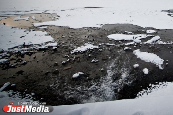 В Алапаевске машина с компанией парней провалилась под лед. Один из пассажиров погиб. ФОТО - Фото 1