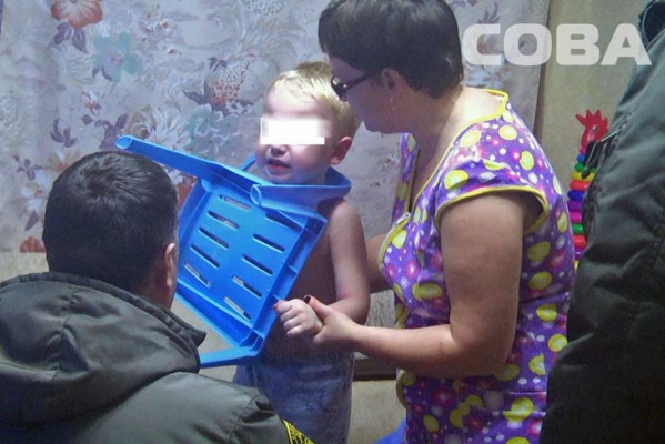 В Екатеринбурге голова ребенка застряла в стуле - Фото 1