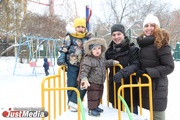 Семья Березиных: «Зимой мы любим гулять по заснеженному лесу и заниматься спортом». В среду в Екатеринбурге мокрый снег и гололедица