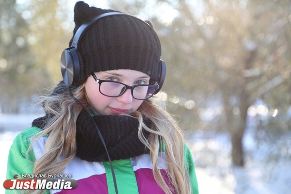 Ева Григорьева, школьница: «Хорошо сидеть дома и смотреть из окна на снегопад». В понедельник в Екатеринбурге -4 и снег - Фото 1