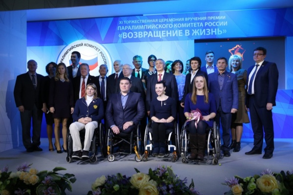 Куйвашев получил награду за поддержку паралимпийцев - Фото 1