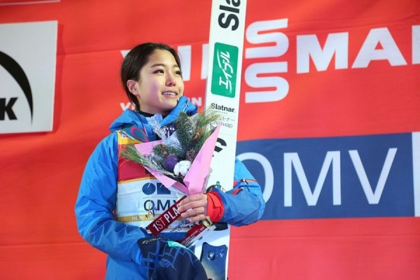 Без сенсаций. Японка Сара Таканаши победила на этапе Кубка мира по прыжкам с трамплина в Нижнем Тагиле - Фото 1