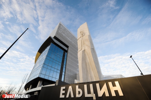 Свердловский губернатор пригласил Михалкова на экскурсию в «Ельцин Центр»