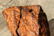 В репозиторий УрФУ доставили образец столетнего метеорита Яраткулова