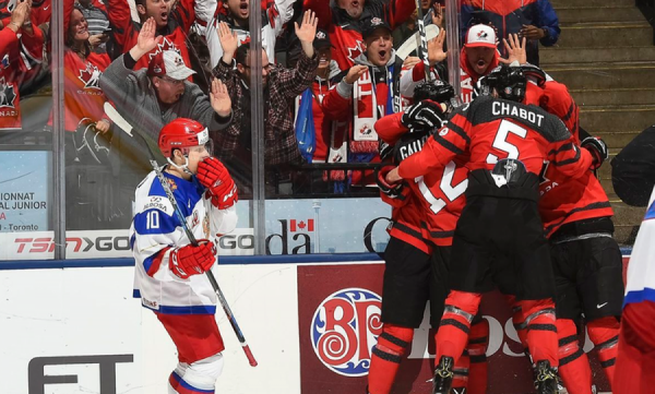 Начали с поражения. Молодежная сборная России уступила Канаде на чемпионате мира по хоккею - Фото 1