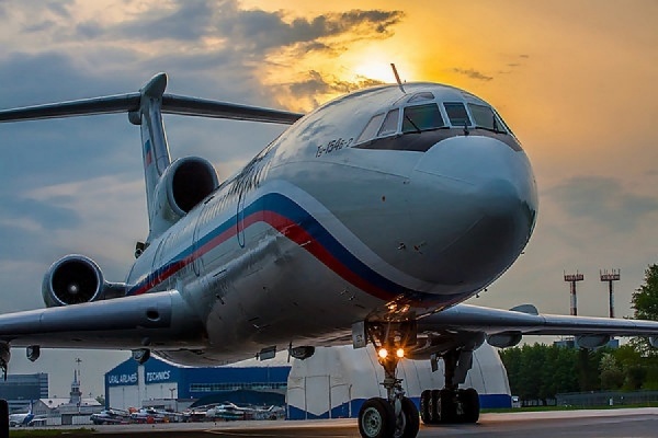 «После набора высоты хвостовая часть лайнера резко пошла вниз». СМИ смоделировали падение Ту-154 - Фото 1