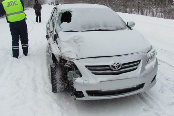 В Свердловской области автоледи убила собственная машина - Фото 1
