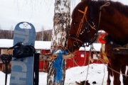 Екатеринбуржец изобрел новую зимнюю забаву, «скрестив» сноуборд и лошадь. ВИДЕО