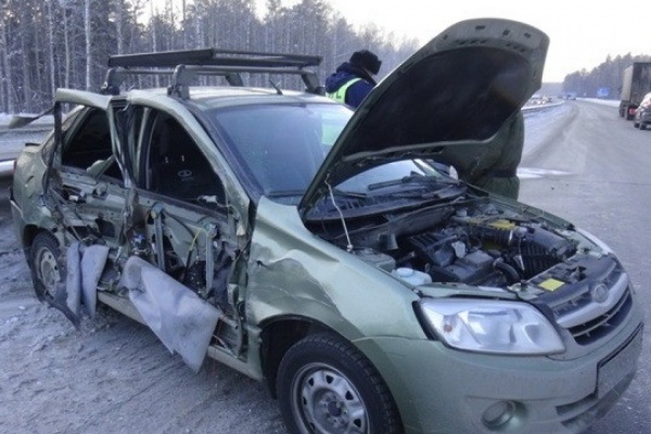 На Московском тракте водитель «Лады Гранты» убил пассажира обгоняя трактор - Фото 1