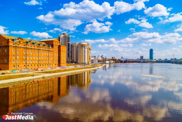 Екатеринбург вошел в пятерку самых популярных направлений для туристов в сезон весна-лето - Фото 1
