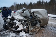 На Серовском тракте в страшной аварии легковушки и внедорожника погибли два человека. ФОТО