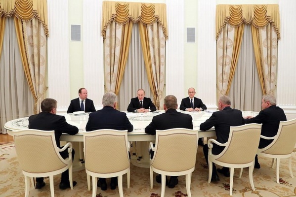 Что значит для Среднего Урала встреча Путина с губернаторами-отставниками? - Фото 1