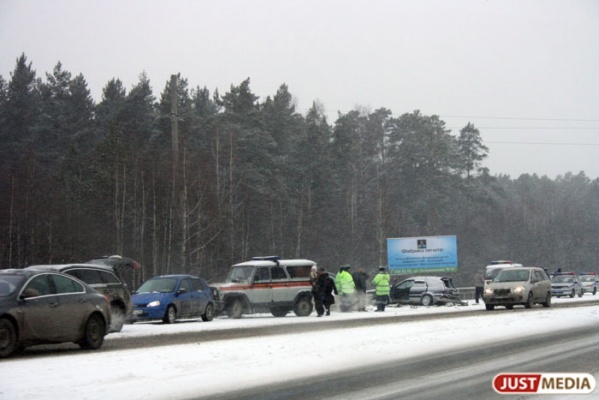 На Московском тракте в страшной массовой аварии с участием двух грузовиков погибли три человека - Фото 1