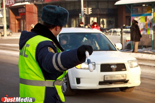 Свердловские гаишники устроят в праздники массовые проверки водителей  - Фото 1