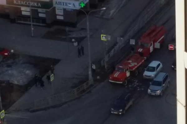 В воскресенье вечером в Екатеринбурге столкнулись две пожарные машины - Фото 1