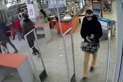 Ограбление по-уральски. В Екатеринбурге двое креативных воров украли корзину кофе из магазина. ВИДЕО