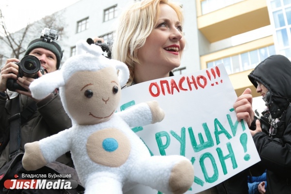 Освобожденная Евгения Чудновец на митинге Навального: «Не надо провоцировать власть, чтобы она по вам хорошенечко шлепнула». ВИДЕО - Фото 1