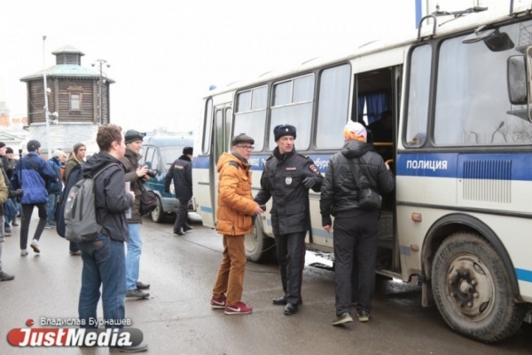В Екатеринбурге полиция отпустила всех задержанных на митинге Навального - Фото 1
