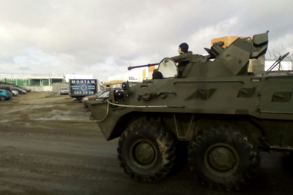 По Екатеринбургу ездят танки. ФОТО - Фото 1