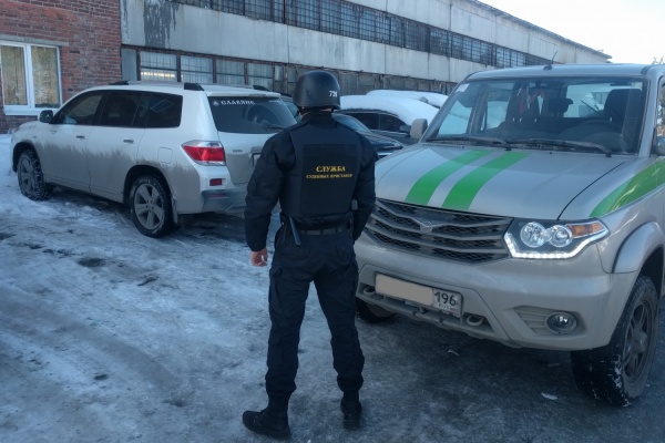 В Екатеринбурге приставы за многомиллионные долги арестовали внедорожник Toyota - Фото 1