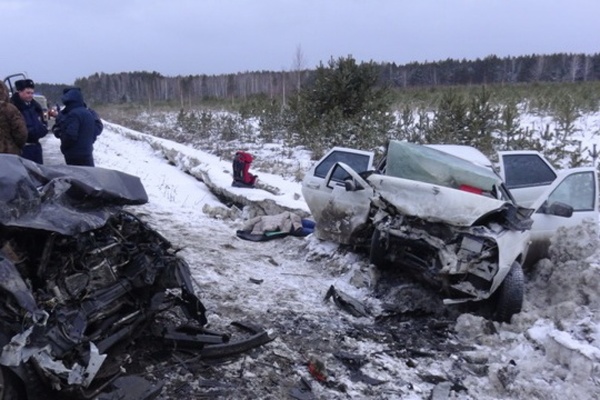 Мартовский снегопад унес жизни шести человек на свердловских дорогах - Фото 1
