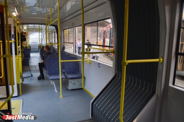 В Екатеринбурге водитель трамвая покалечила пассажирку, уходя от столкновения с «шестеркой». ВИДЕО - Фото 1