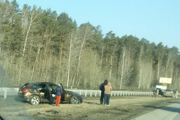 На Челябинском тракте перевернулась BMW - Фото 1