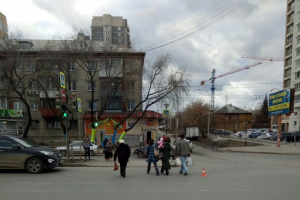В Екатеринбурге разыскивают водителя Nissan Qashqai, который сбил ребенка на Щербакова - Фото 1