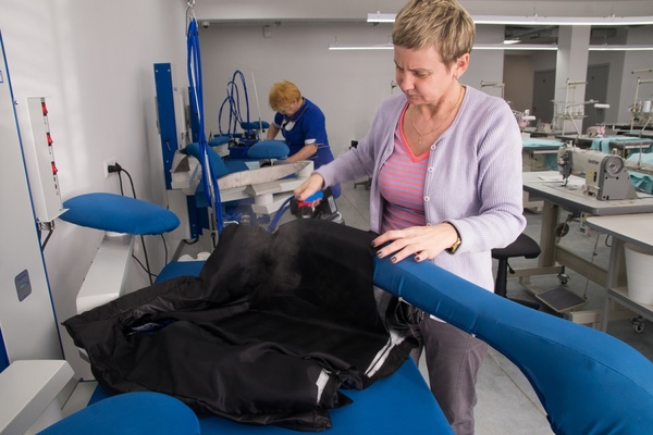 В Екатеринбурге открылась первая в стране инновационная швейная фабрика по производству спортивной одежды - Фото 1