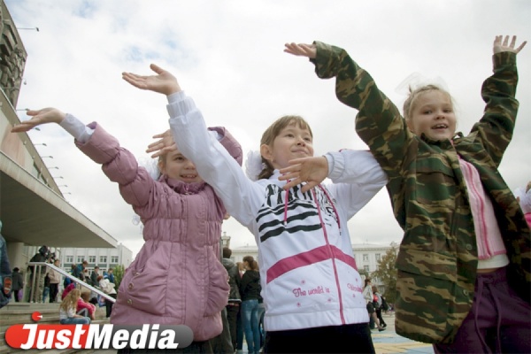 Дети и подростки Екатеринбурга смогут массово прыгнуть в лето - Фото 1