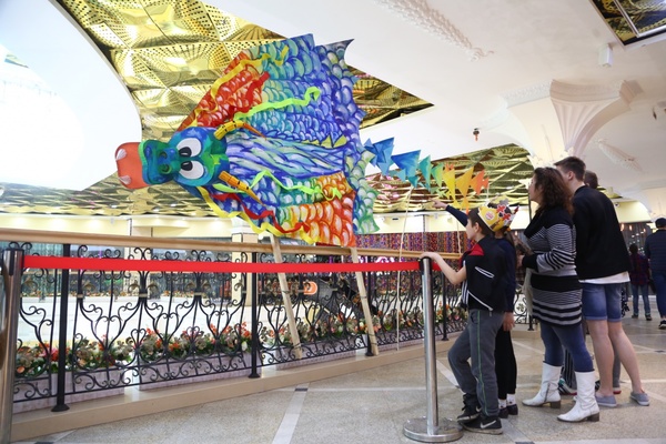 В Екатеринбурге появился символ детства - огромный бумажный змей - Фото 1