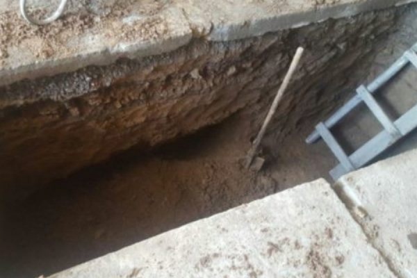 Житель Краснотурьинска откопал у себя в гараже останки узника Богословского лагеря - Фото 1