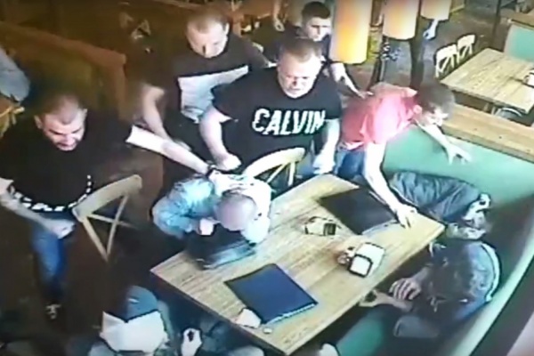 В Екатеринбурге в пиццерии произошла массовая драка: пострадали 4 человека