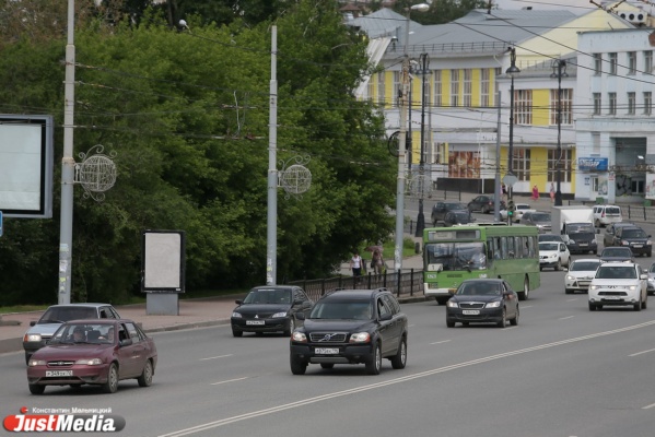 В Свердловской области автомобили стали сильнее загрязнять воздух - Фото 1