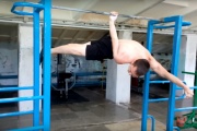 Уличный гимнаст из Нижнего Тагила попал в книгу рекордов России. ВИДЕО